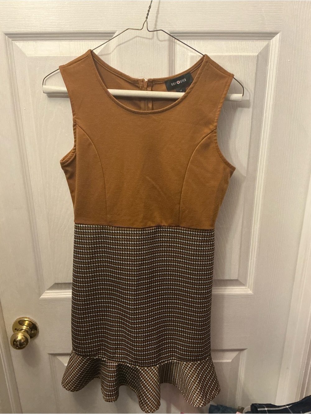 Amy Byer Mustard Sleeveless Houndstooth Drop-Hem Midi Dress